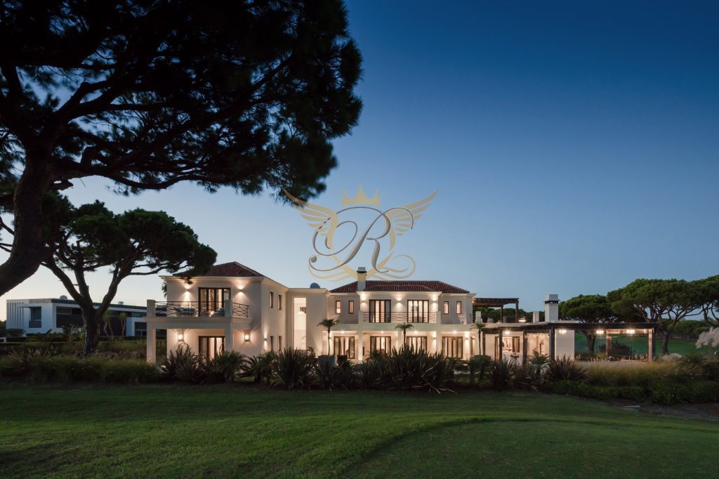 Luxury Villa for sale in Vale do Lobo | 6 Bedrooms